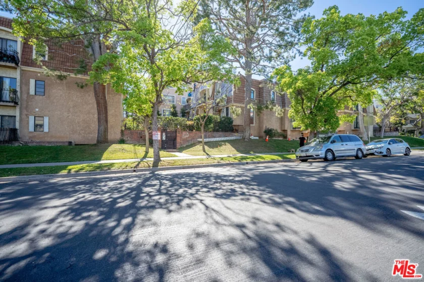4368 W 8th Street #17 photo 2