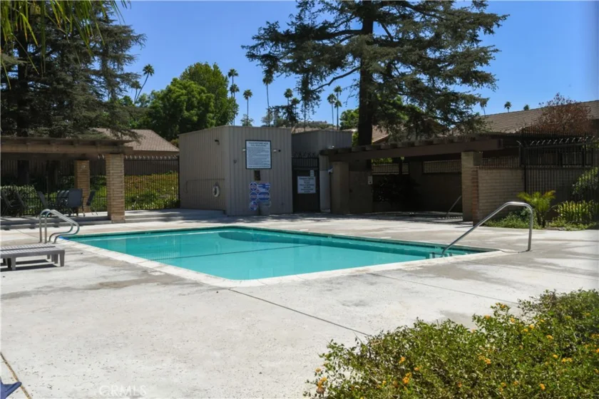 5468 Apricot Lane photo 23