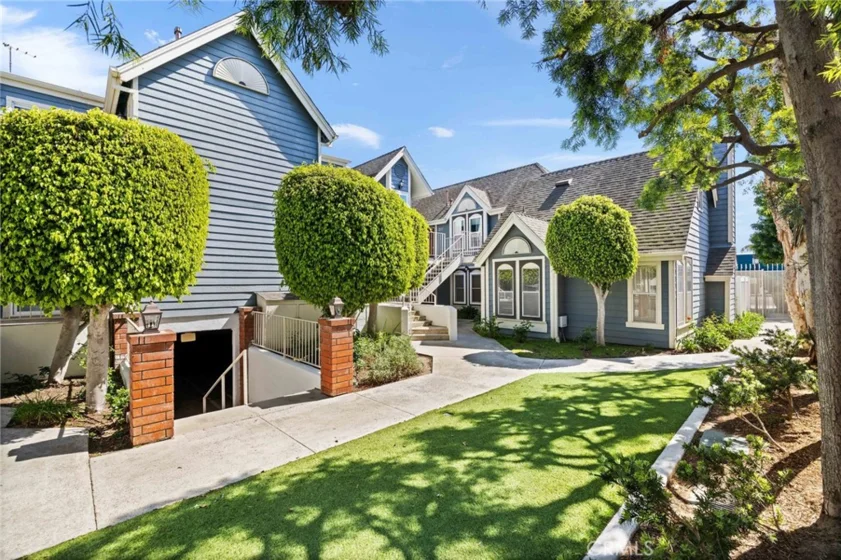 810 Baker #210 photo 1