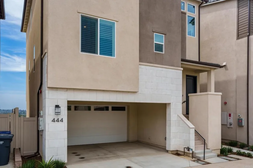 444 Bunsen Street photo 3