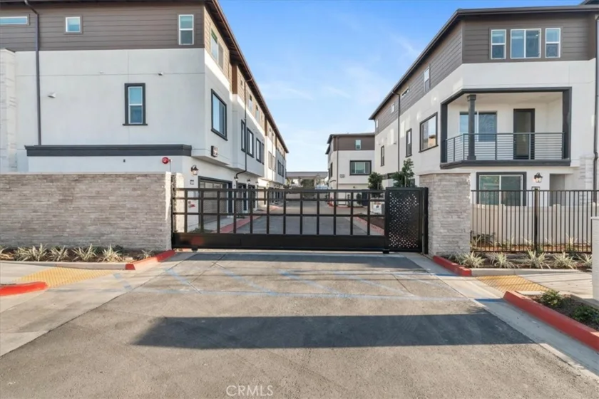 9549 Hannah Way photo 4