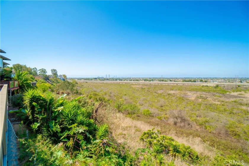 2239 Pacific photo 9