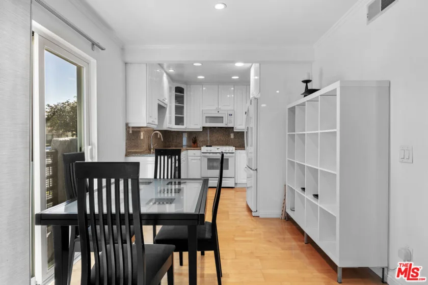 1515 S Beverly Drive #202 photo 29
