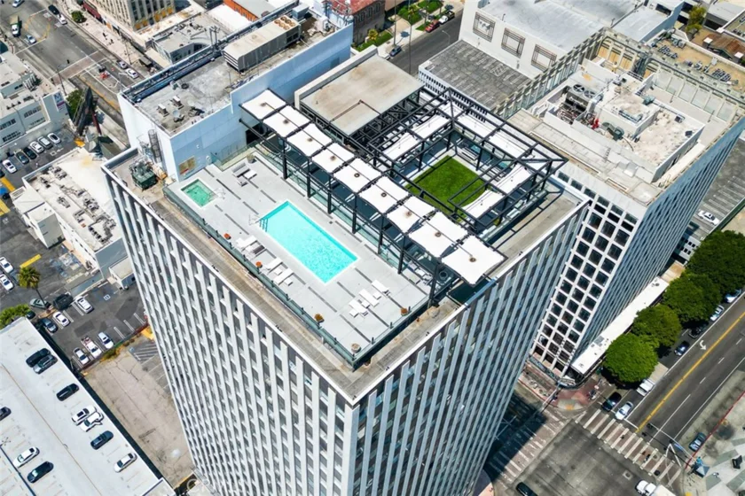 3810 Wilshire Boulevard #1811 photo 23