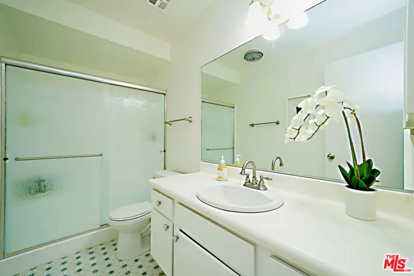 320 S Ardmore Avenue #323 photo 16