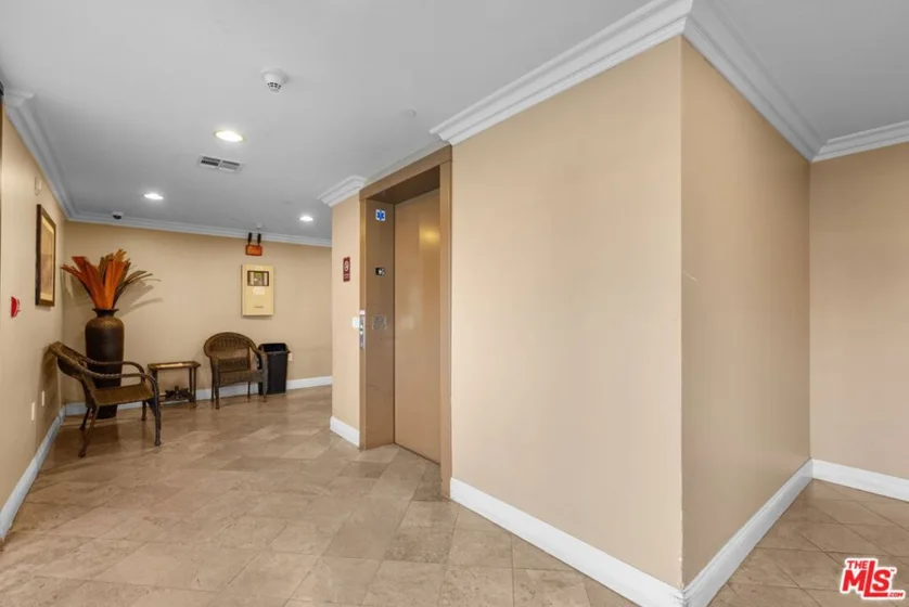 6938 Laurel Canyon Boulevard #310 photo 22
