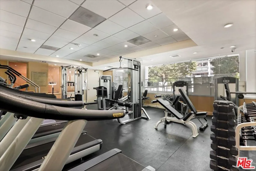 10445 Wilshire Boulevard #504 photo 36