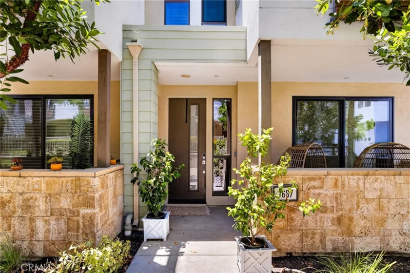 1687 Grand View photo 2