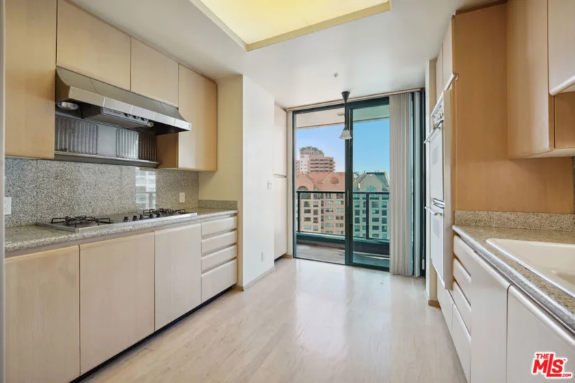 10490 Wilshire Boulevard #1402 photo 35