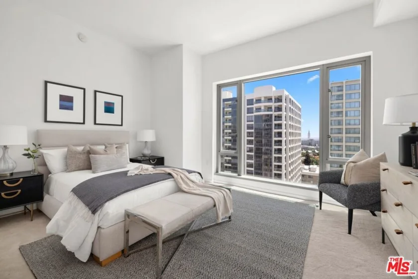10727 Wilshire Boulevard #1001 photo 17