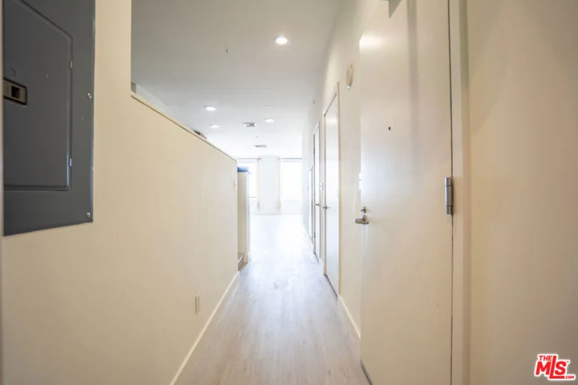 3810 Wilshire Boulevard #1209 photo 3