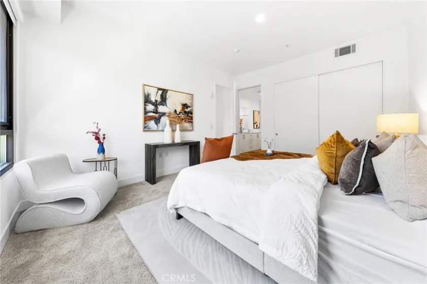 709 E Walnut Street #214 photo 12
