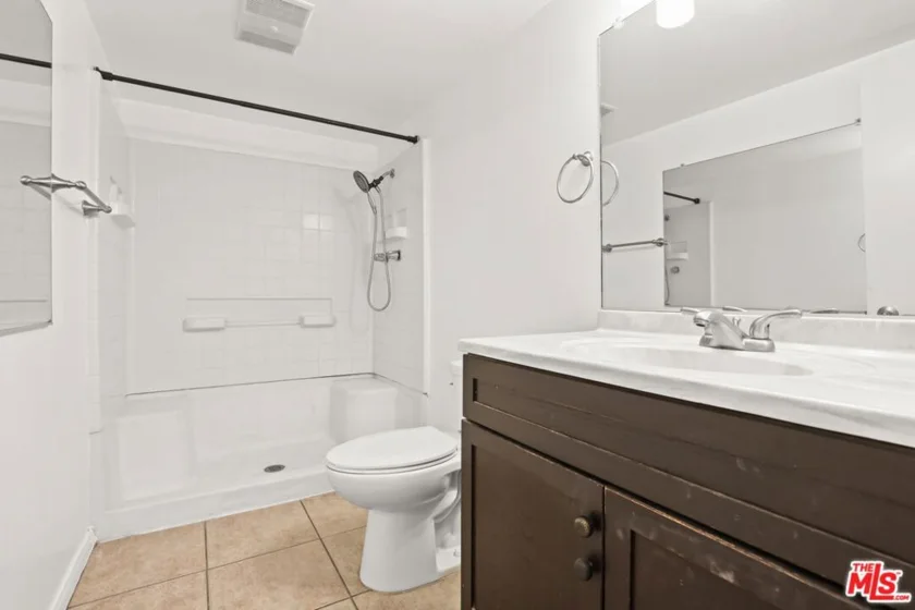 2700 Cahuenga Boulevard #2216 photo 16