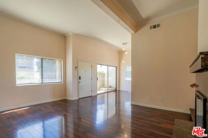 18445 Hatteras Street #504 photo 13