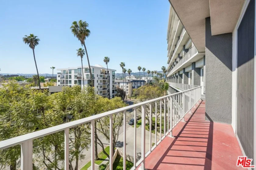 100 S Doheny Drive #501 photo 13
