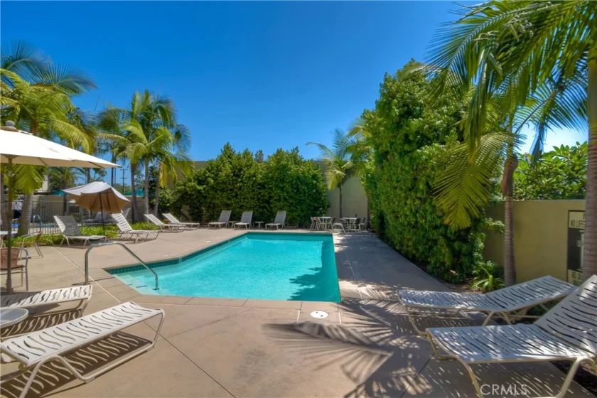 543 Laguna Drive photo 4