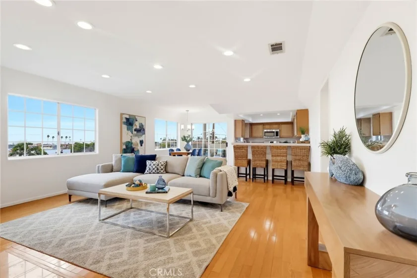1073 W 9th Street #202 photo 1