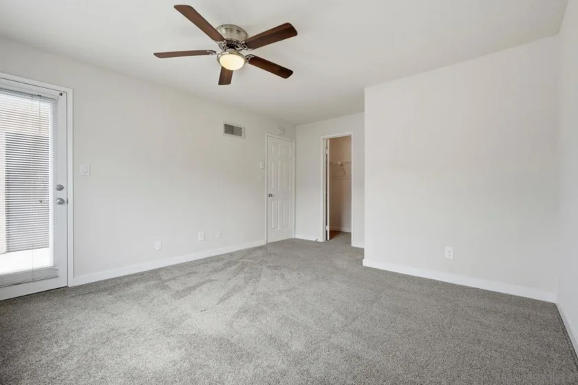 7425 Charmant #2902 photo 9