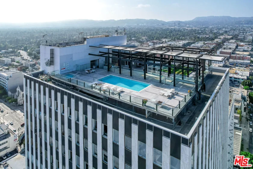 3810 Wilshire Boulevard #1801 photo 60