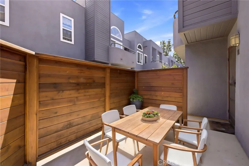 5706 Fair Avenue #104 photo 21