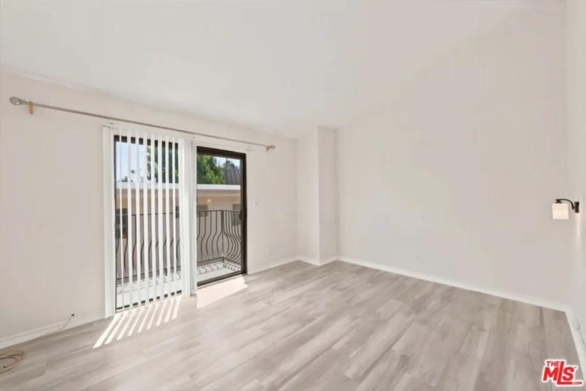 14937 Sherman Way #2 photo 37