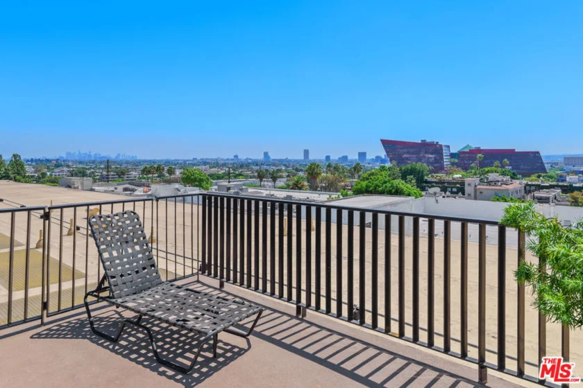 960 Larrabee Street #328 photo 23