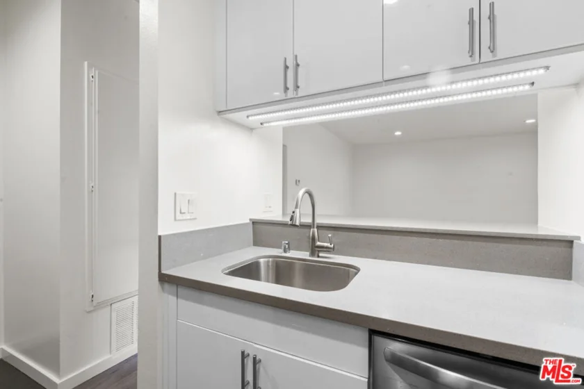 424 S Westmoreland Avenue #306 photo 7