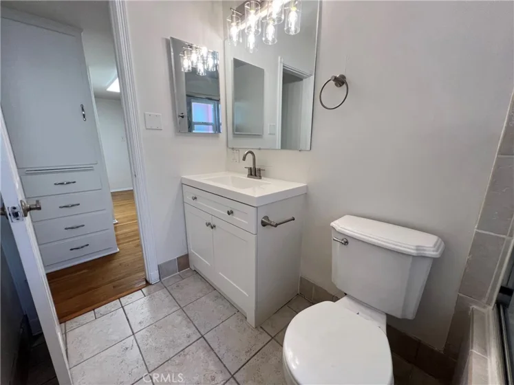 1023 E 1st #17 photo 3