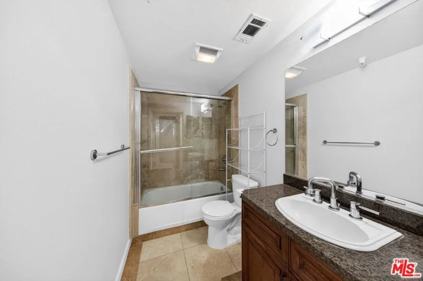 1026 S Oxford Avenue #302 photo 15