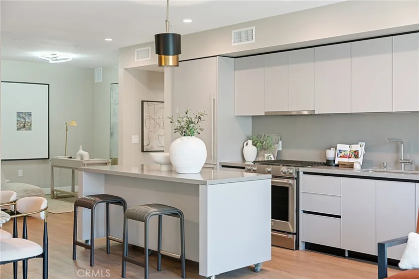 39 S Los Robles Avenue #6010 photo 35