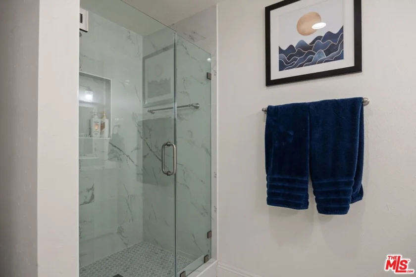 15325 Magnolia Boulevard #108 photo 13