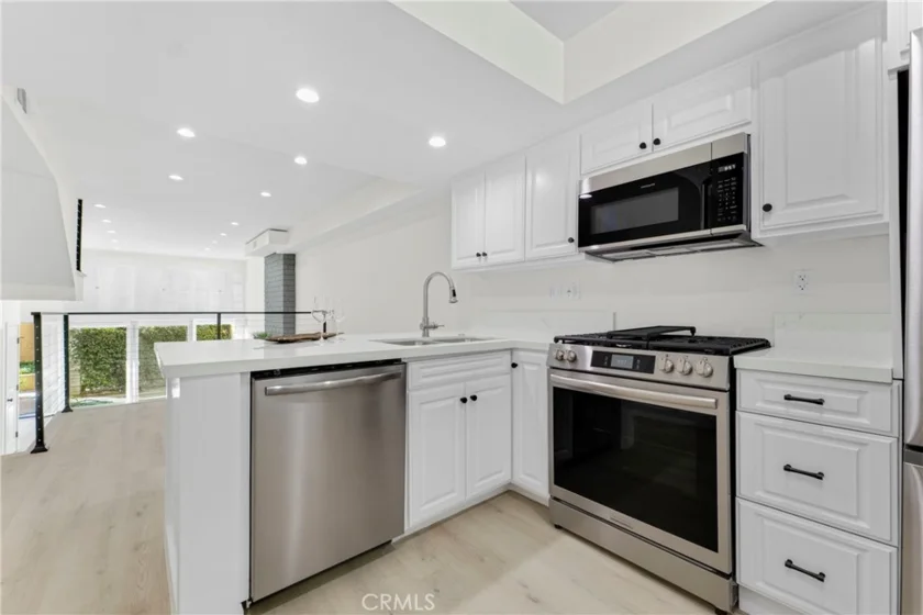 5435 Yarmouth Avenue #9 photo 9