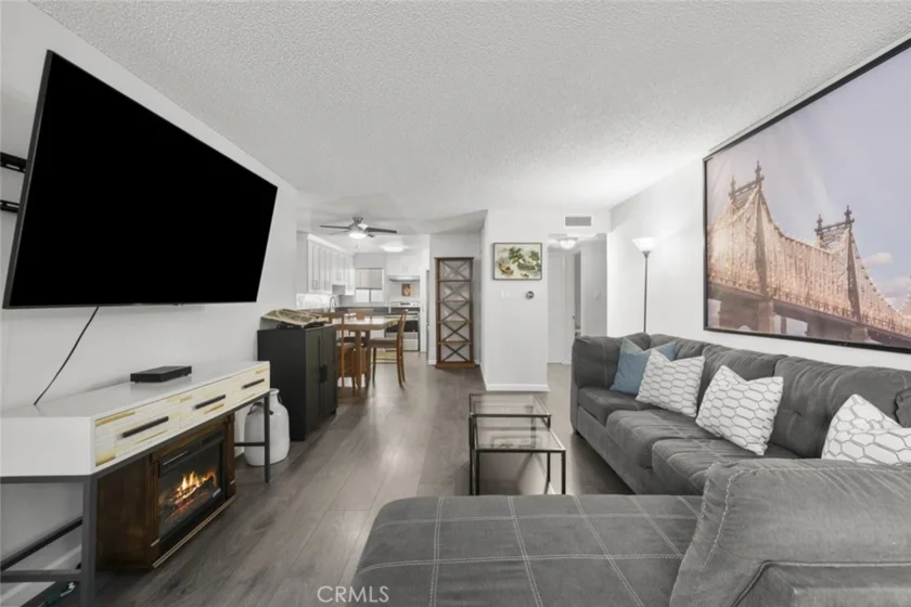 18555 Collins Street #C18 photo 1