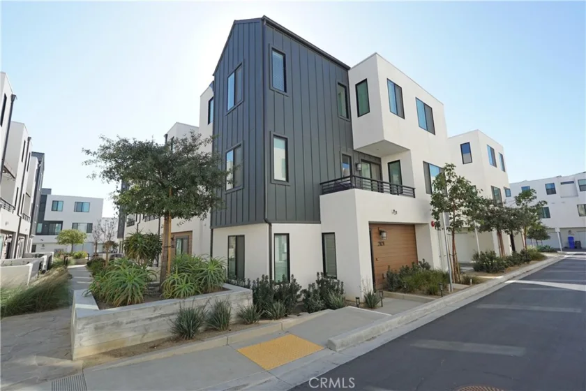 2101 Acara Circle photo 1