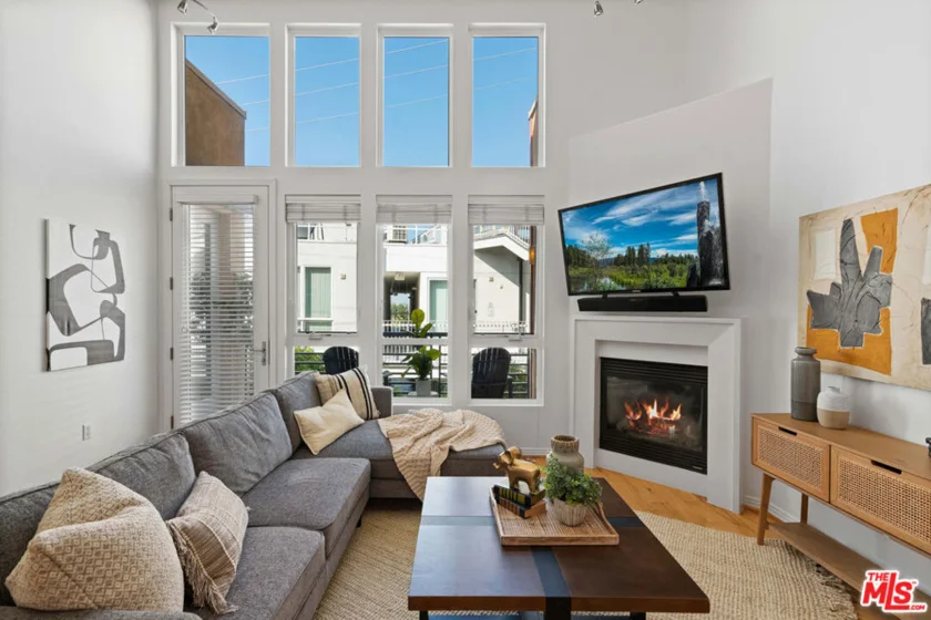 4050 Glencoe Avenue #404 photo 1