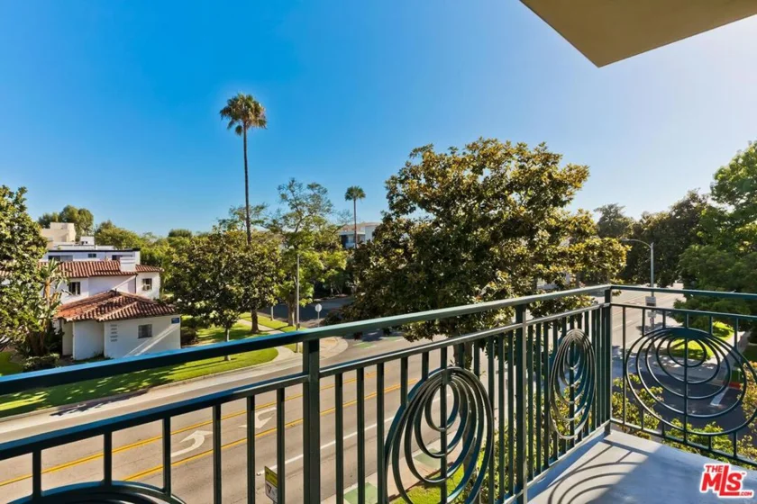 430 N Oakhurst Drive #202 photo 25