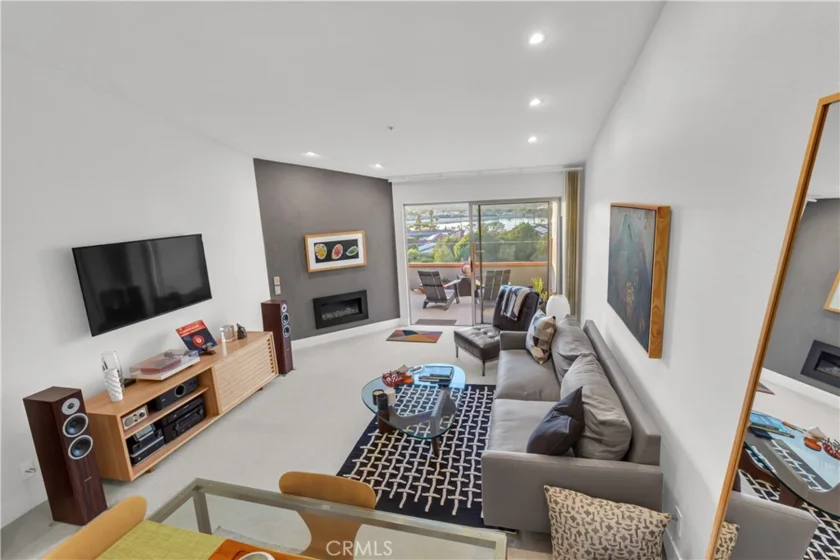 128 Villa Point photo 8