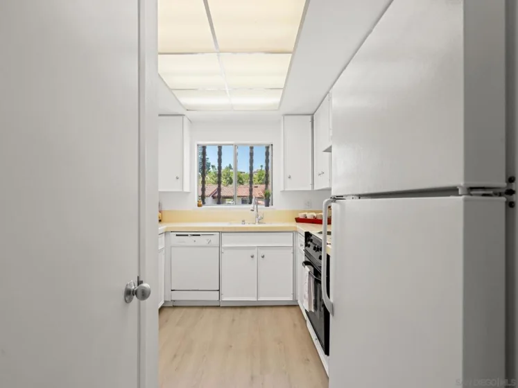 12140 Rancho Bernardo Drive #B photo 6