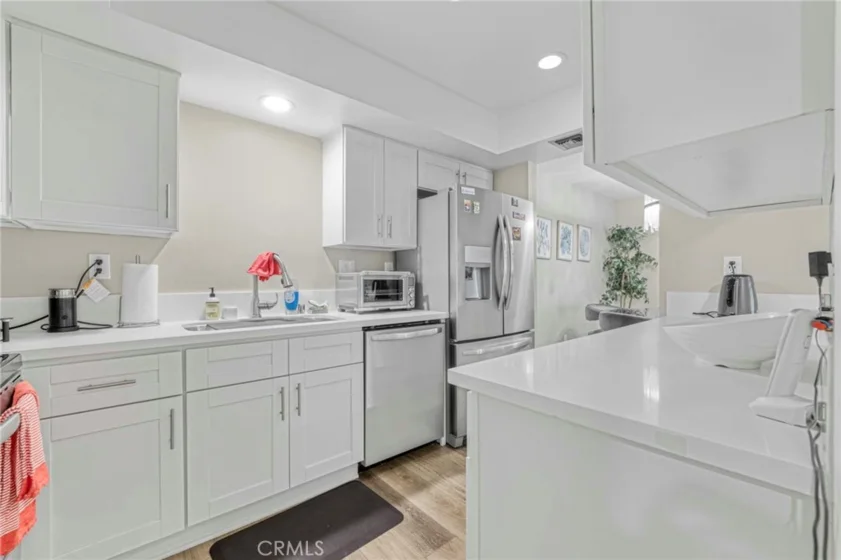 170 N Grand Avenue #102 photo 6