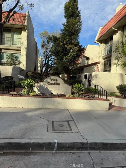 22307 Erwin Street photo 1