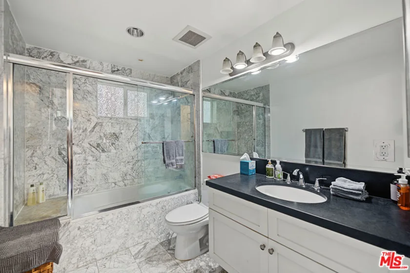 6038 Carlton Way #305 photo 15