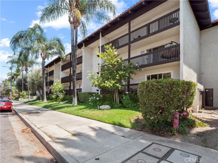 5334 Lindley Avenue #219 photo 44
