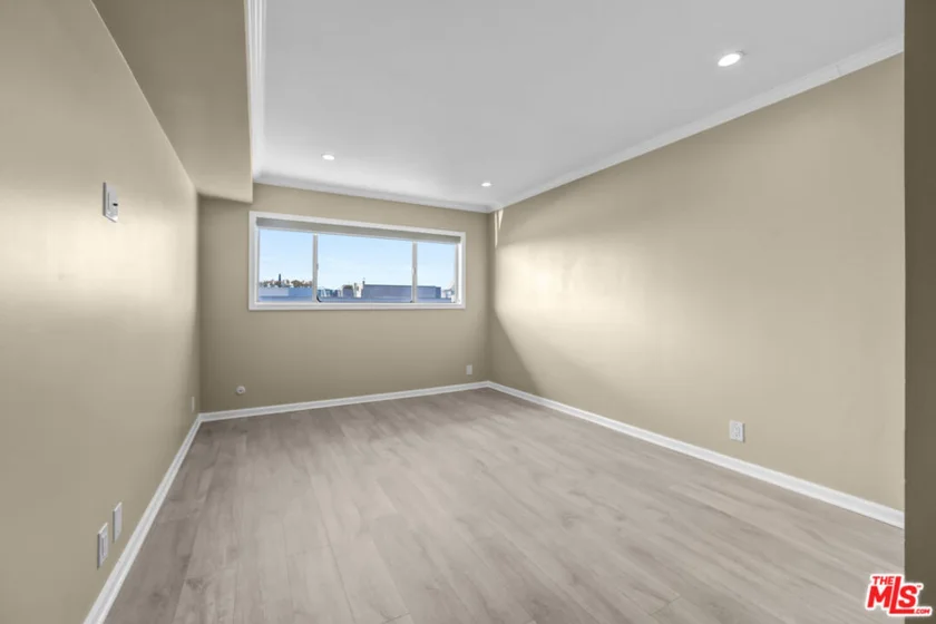 1250 N Kings Road #506 photo 36