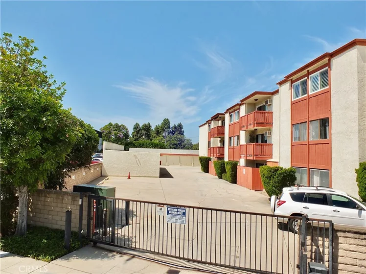 4591 Orange Avenue #306 photo 28