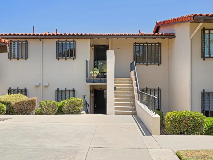 12140 Rancho Bernardo Drive #B photo 4