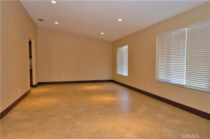 25189 Monroe Avenue photo 18
