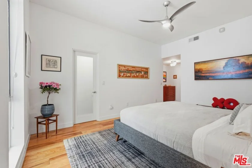 1050 N Gardner Street #3 photo 18