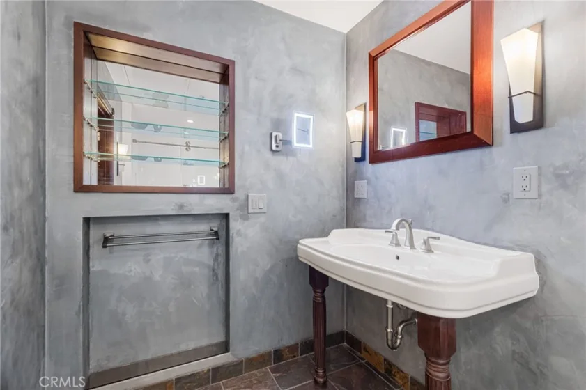 315 E 8th #401 photo 23