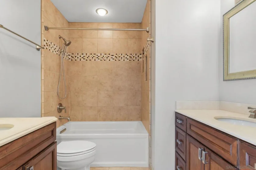 835 E Avenue #B photo 28