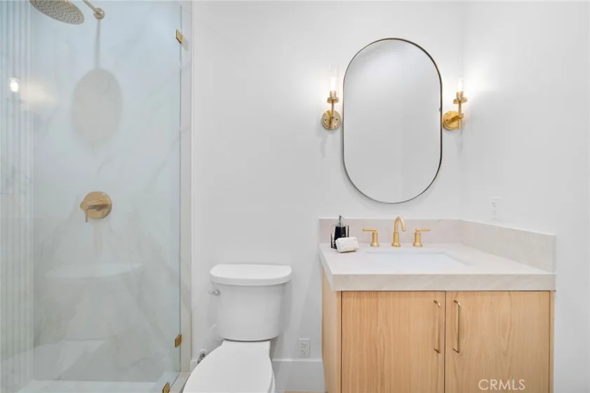 50 Belcourt photo 32